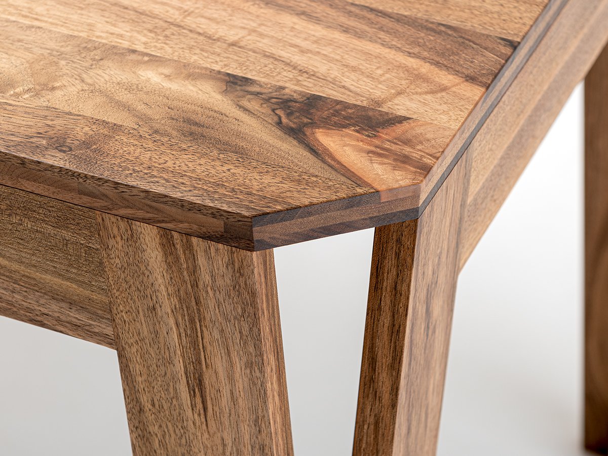 MéliMélo Tisch aus Nussbaum - Massivholzplatte 3 falten Maßgeschneidert