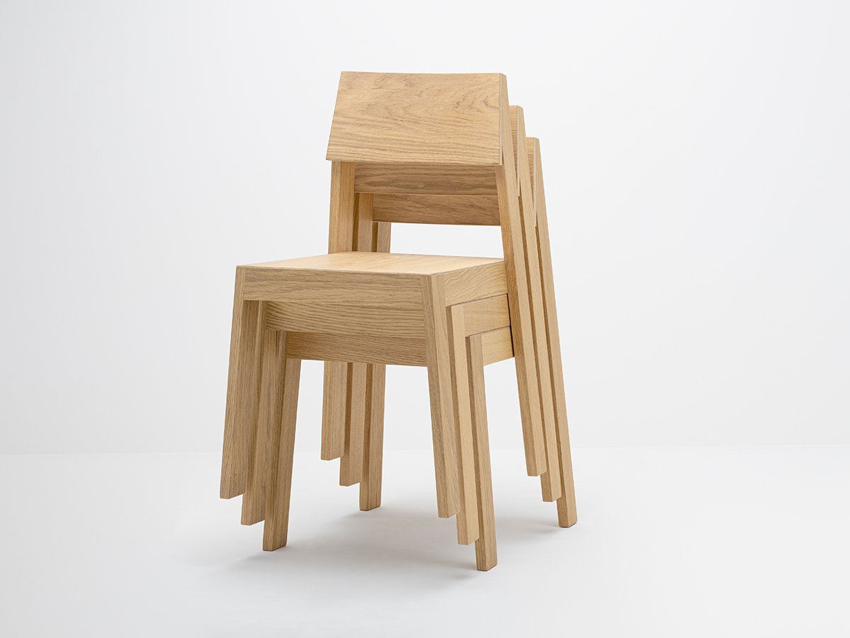  PilPil Stuhl aus Eiche - Stapelbar und leicht