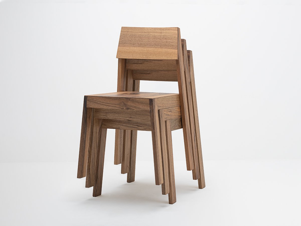 PilPil Stuhl aus Nussbaumholz