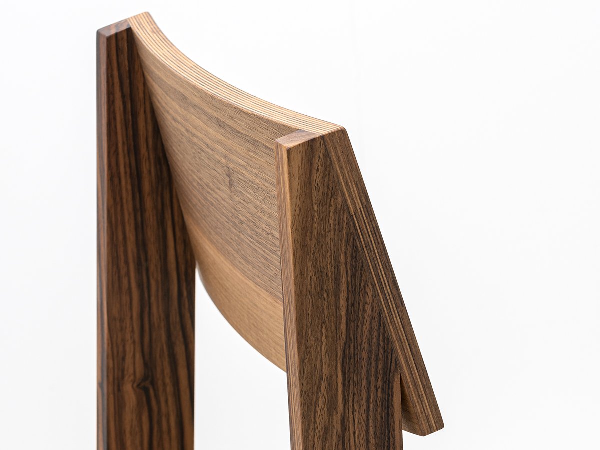 PilPil Stuhl aus Nussbaumholz - Gebogene Rückenlehne aus 100% Nussbaumholz