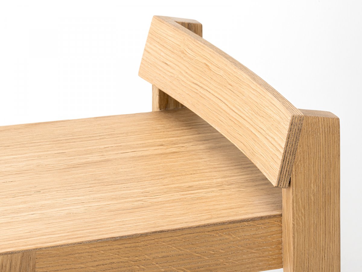 MiniPil Hocker aus Eiche - Sitz und Rückenlehne aus Eichensperrholz