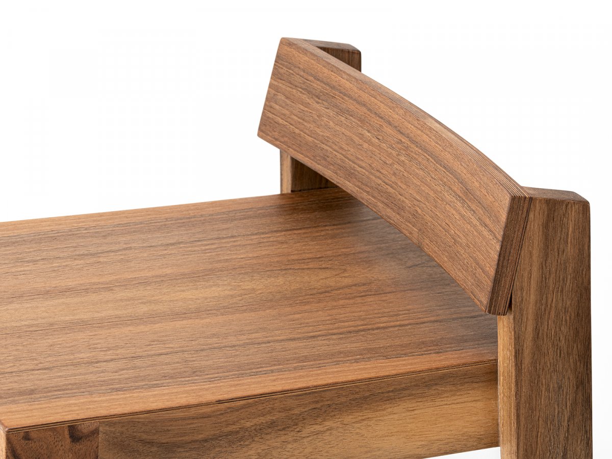 MiniPil Hocker aus Nussbaum - Sitz und Rückenlehne aus Nussbaumsperrholz