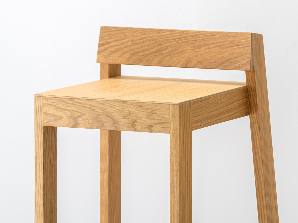 PilPil Barhocker aus Eichenholz - Sitz und Rückenlehne aus Eichensperrholz
