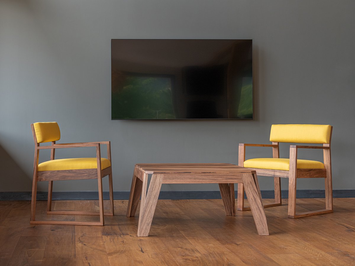 MéliMélo Couchtisch aus Nussbaum - Tisch und Stühle, modernes Design