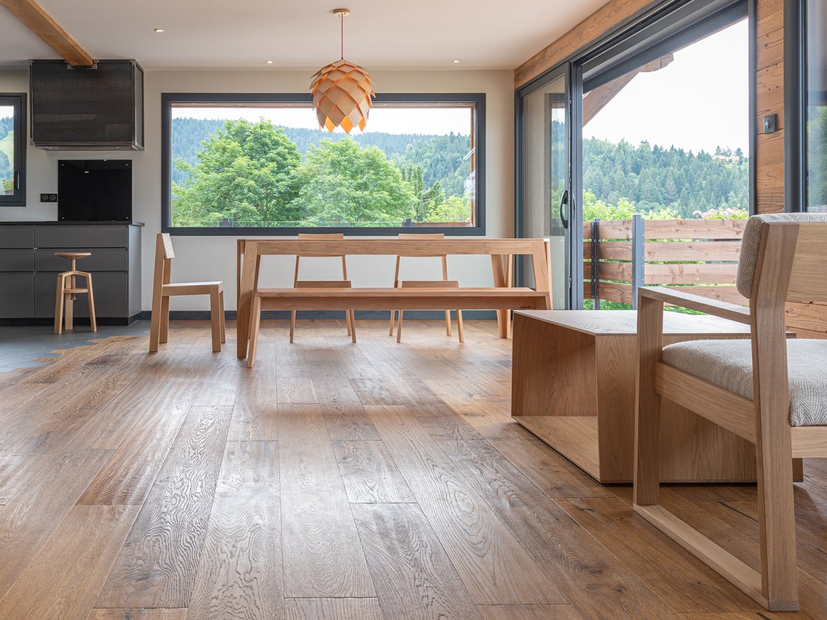 MéliMélo Tisch aus Eiche - Frankreich hergestellten PilPil-Stühlen
