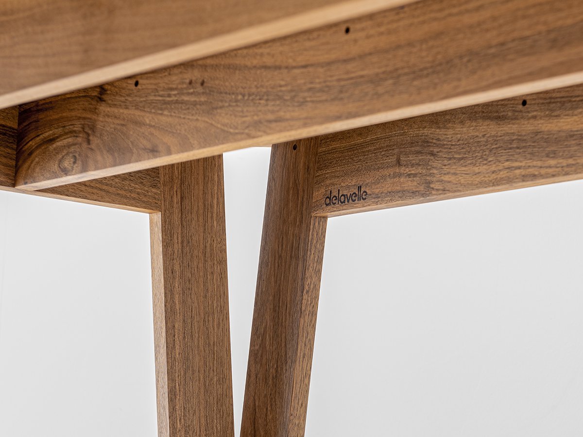 MéliMélo Tisch aus Nussbaum - Design Tisch Delavellle