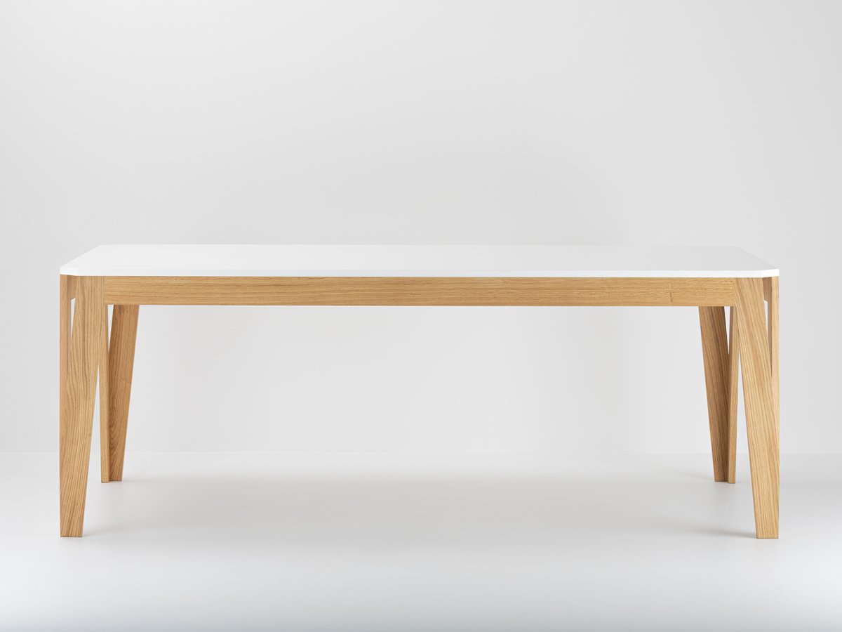 MéliMélo Tisch aus Eiche und Harz - Das Design, das Holz und HI-MACS® kombiniert.