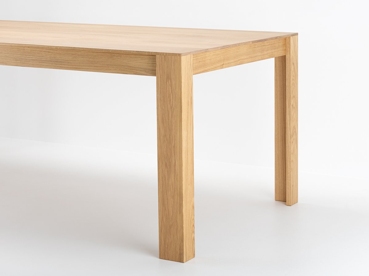 Elmar Tisch aus Eichenholz - 100% Massivholz PEFC-zertifiziert