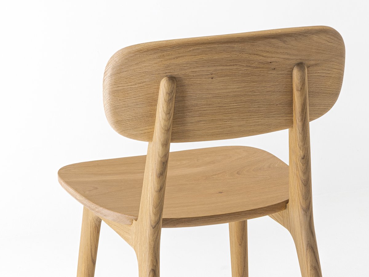 Couscous Stuhl aus Eiche - entworfen von Bina Baitel