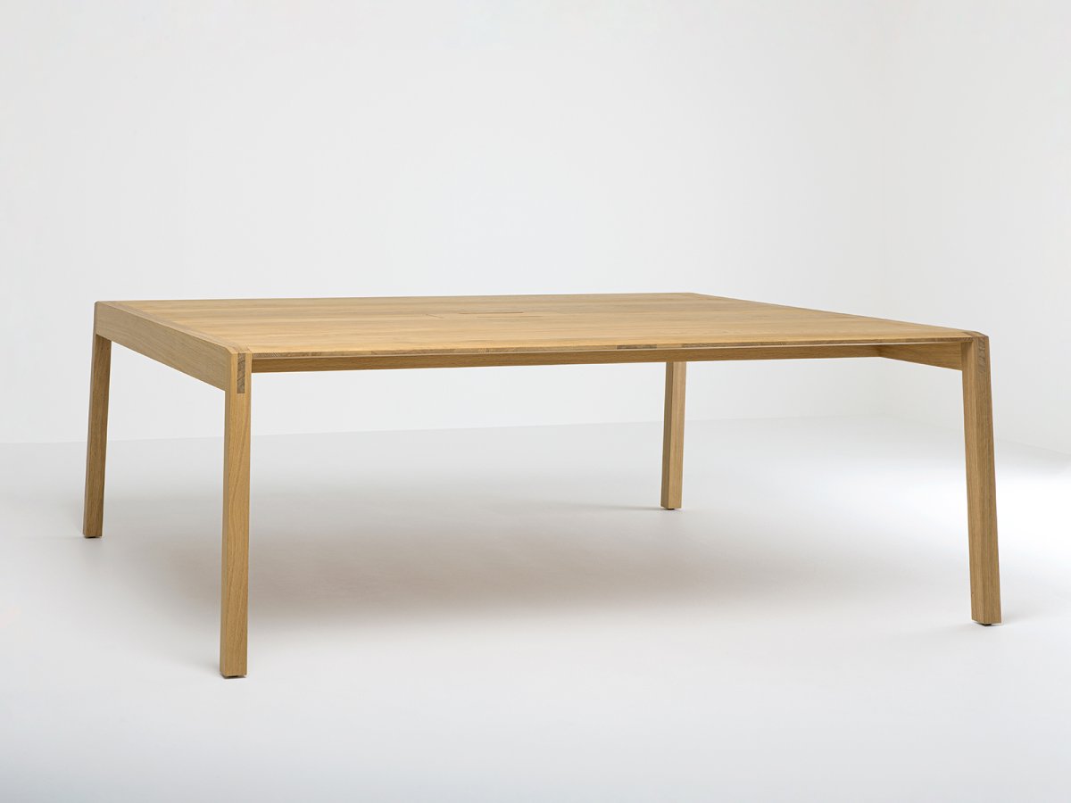 Schreibtisch Devin aus Eichenholz - zeitgemäßes Design