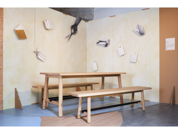 Table et Banc en Bois intérieur sélectionné par le French Design pour l'exposition "Regards